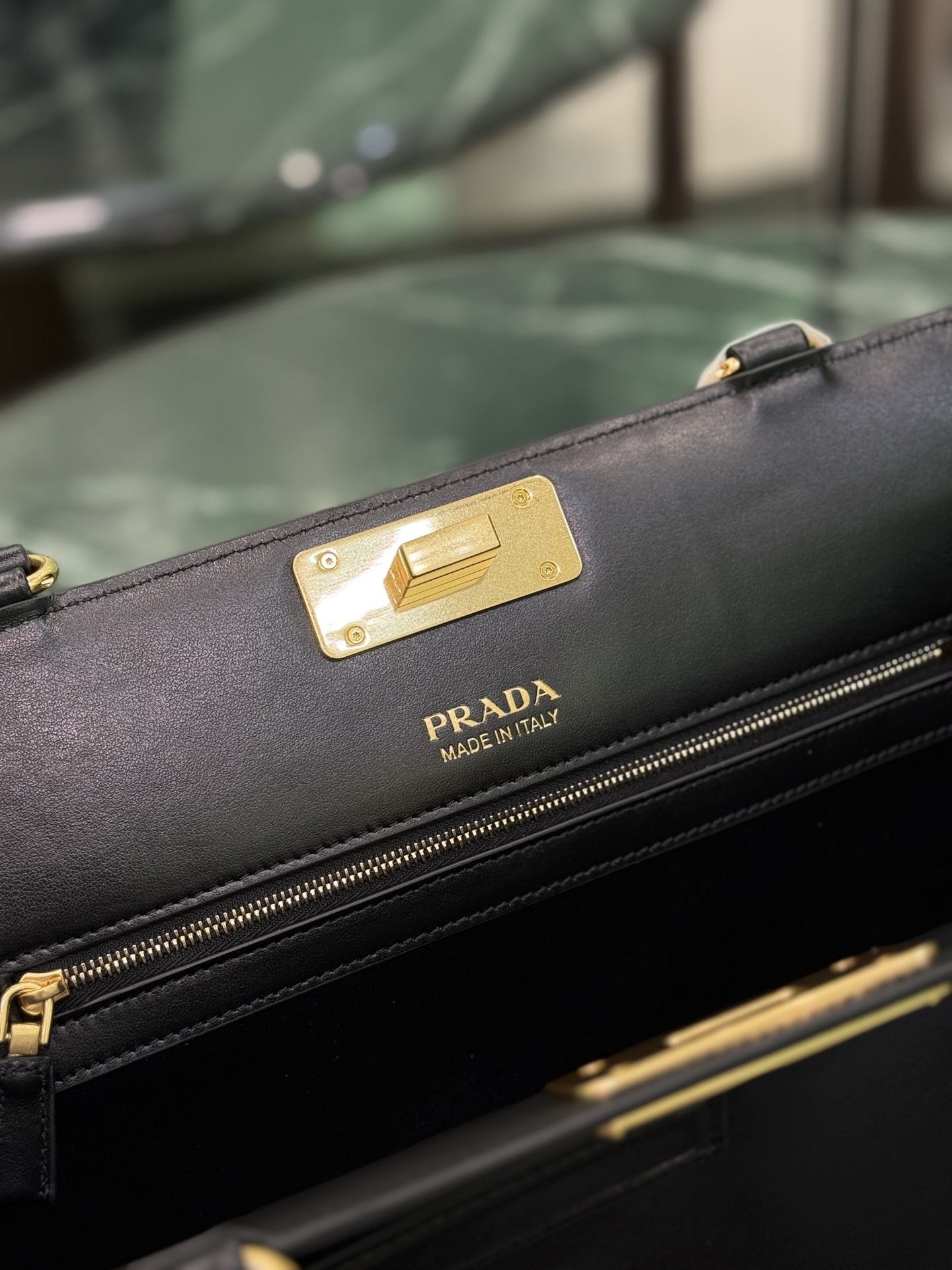 プラダ「Prada」2025 ジオメトリック デュアリズム ハンドバッグ