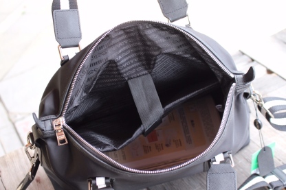 プラダ「Prada」 トラベルトートバッグ