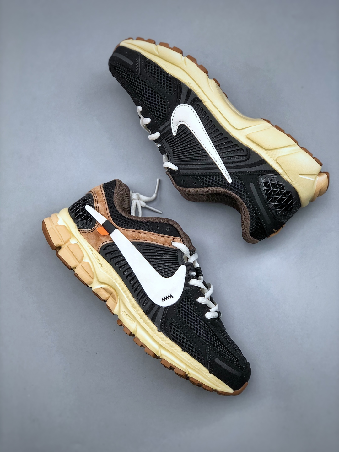 ナイキ「Nike」Zoom Vomero 5 SP メンズランニングシューズ