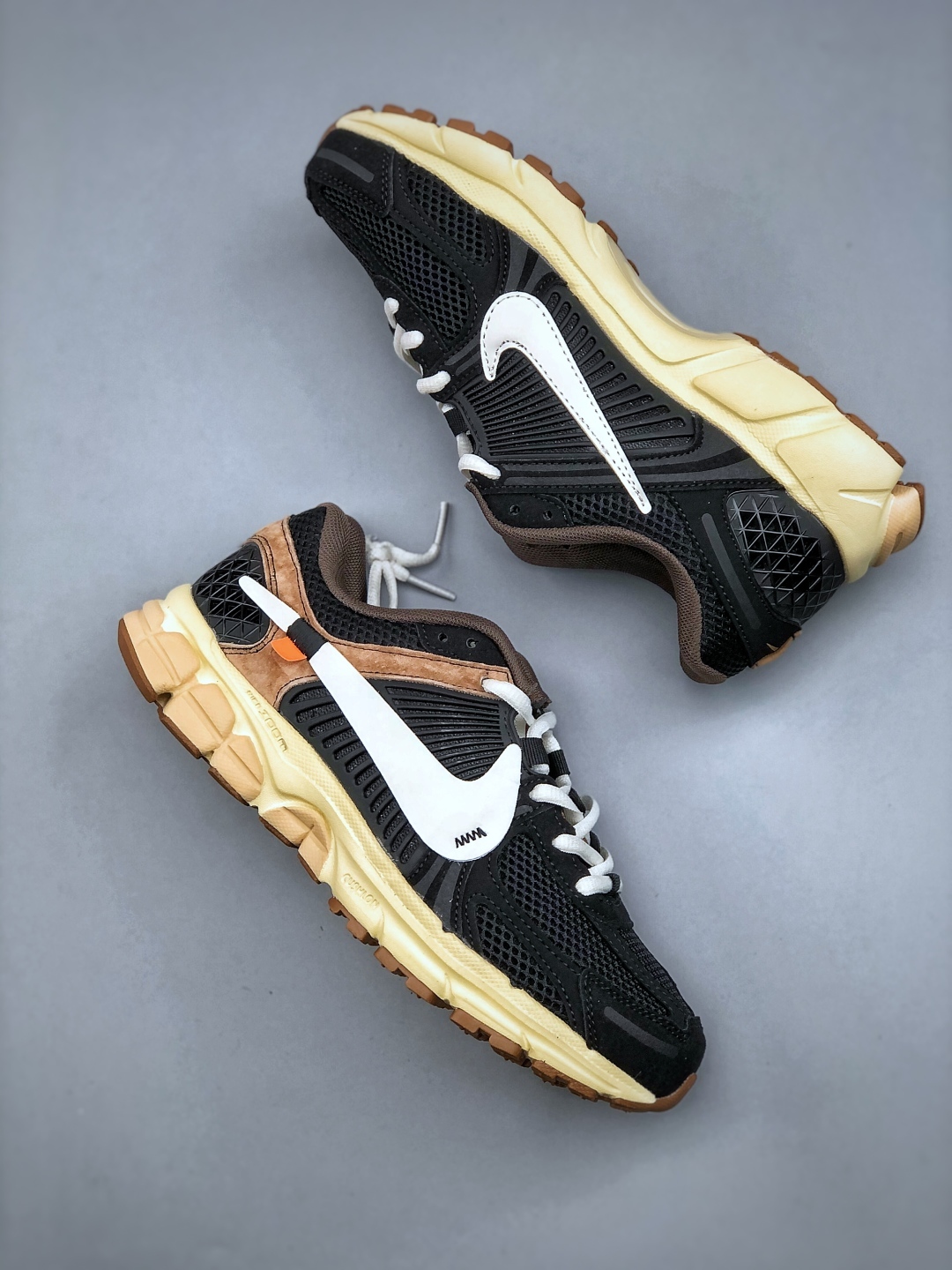 ナイキ「Nike」Zoom Vomero 5 SP メンズランニングシューズ