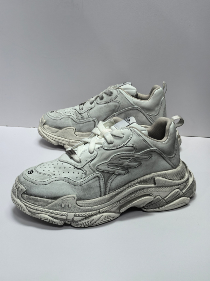 バレンシアガ「Balenciaga」Triple S 1.0 スニーカー