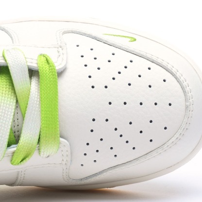「コラボモデル」Supreme x Nike SB Dunk Low スニーカー