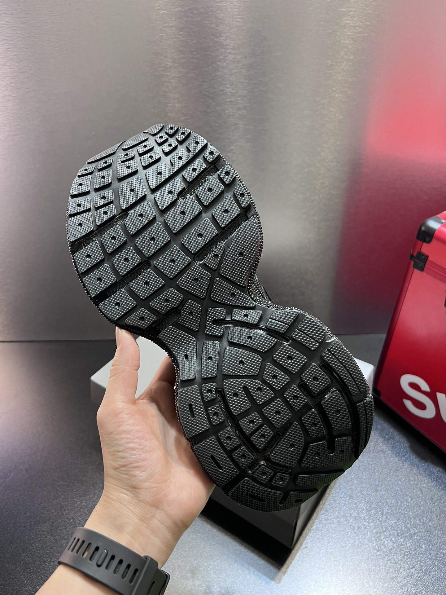 バレンシアガ「Balenciaga」ハンドエンボスド3XLシリーズ スニーカー