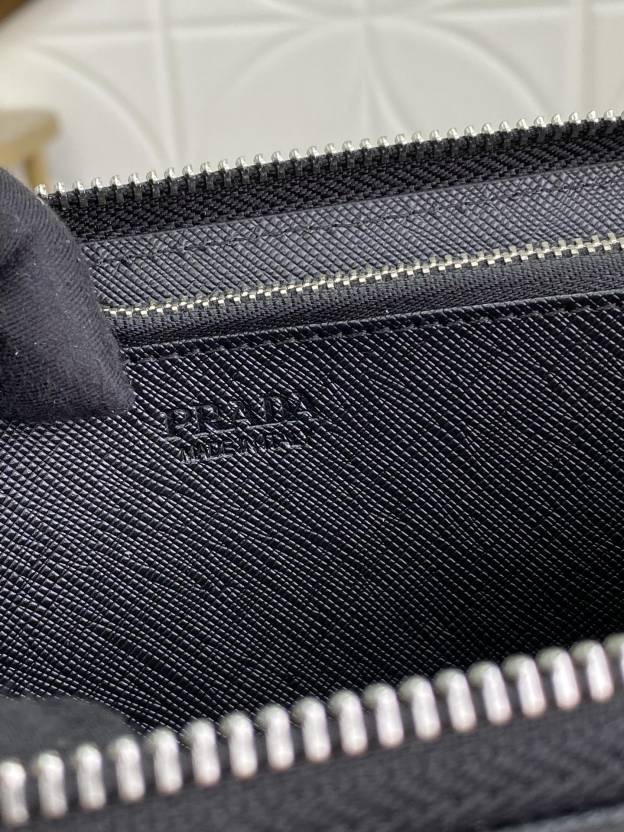 プラダ「PRADA」サフィアーノレザー 財布