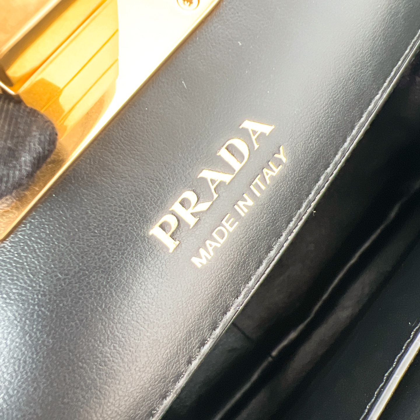 プラダ「Prada」ジオメトリック ショルダーバッグ