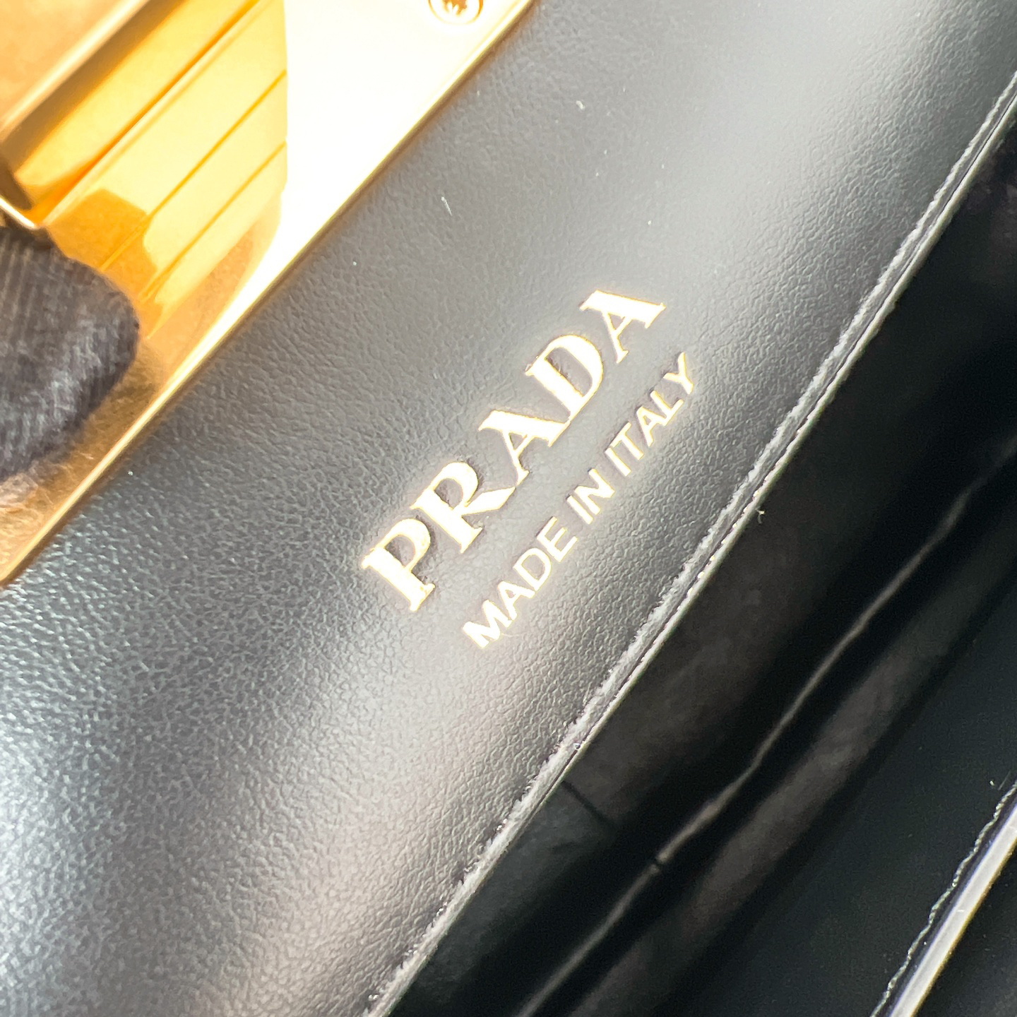 プラダ「Prada」ジオメトリック ショルダーバッグ