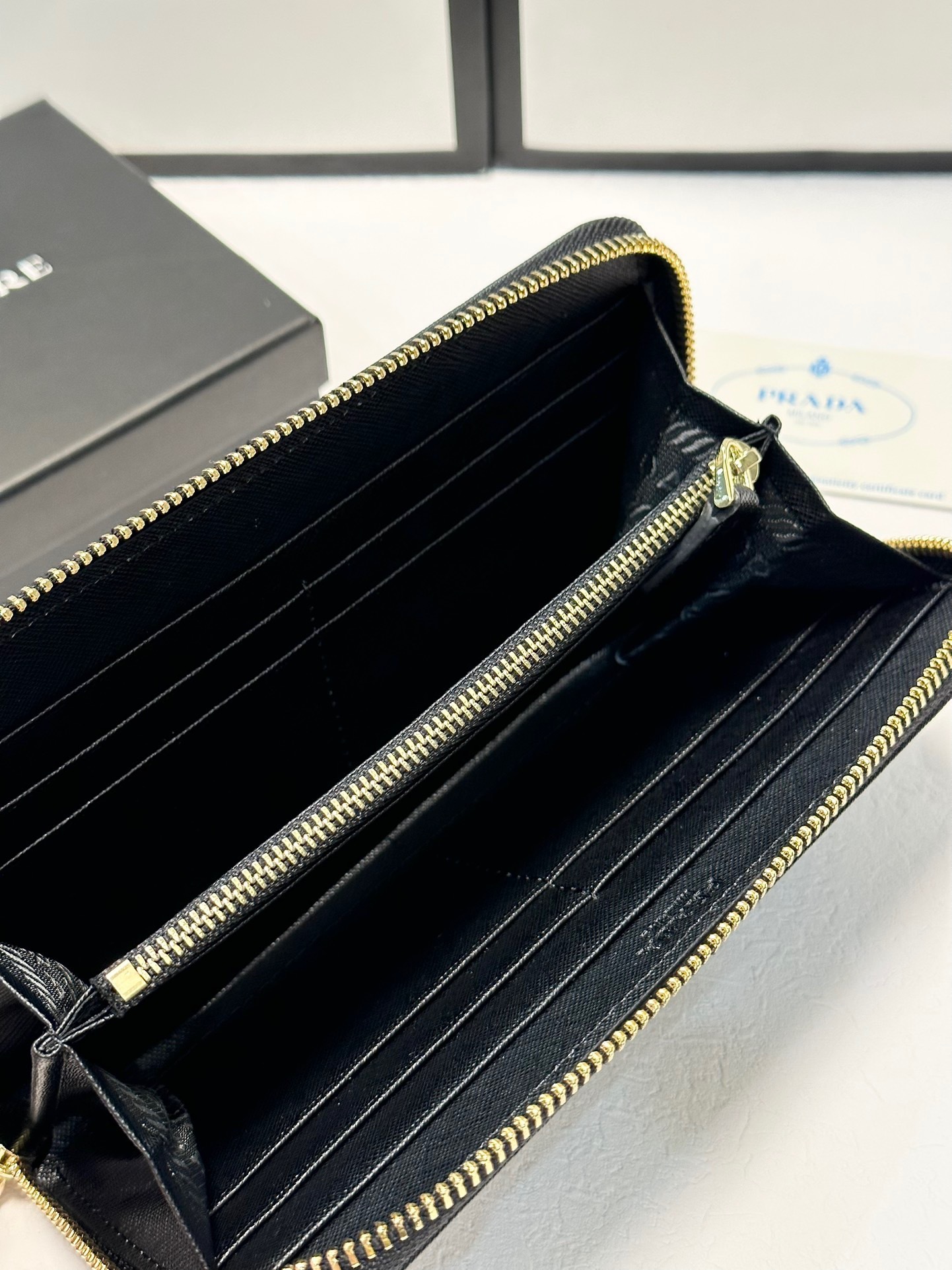 プラダ「PRADA」サフィアーノレザー 財布