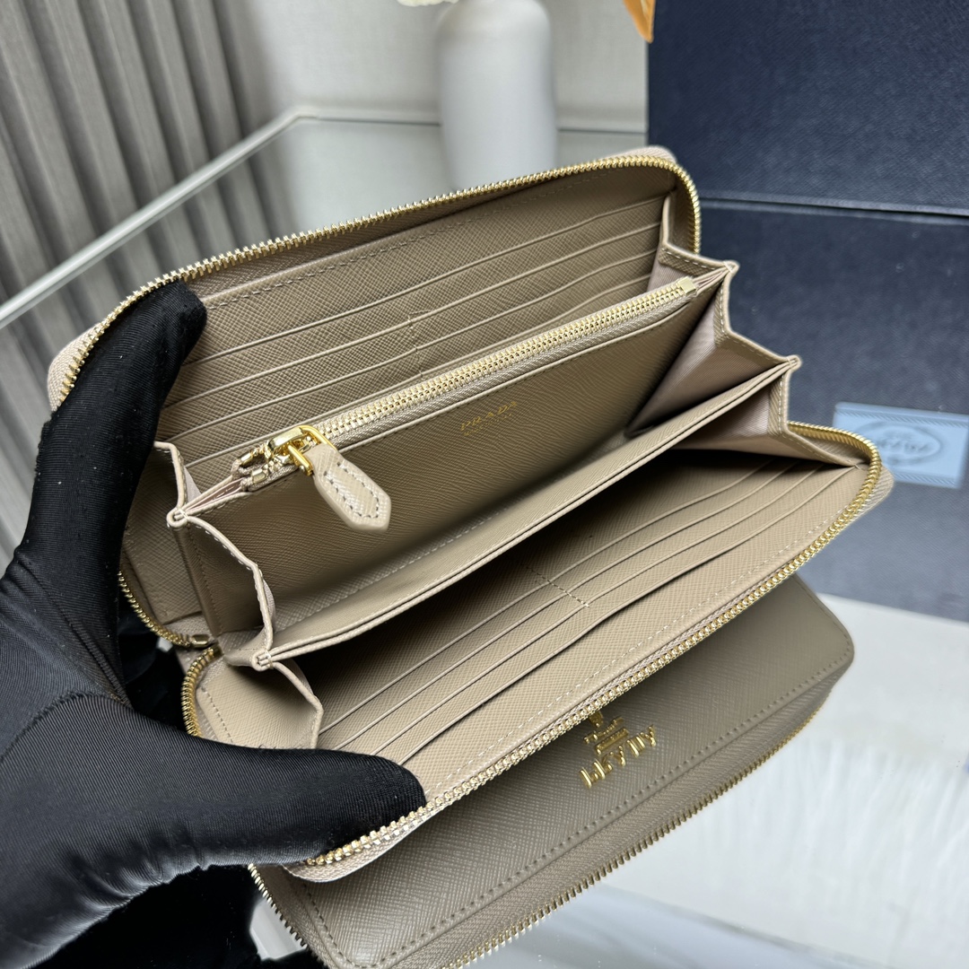 プラダ「PRADA」サフィアーノ レザー 財布