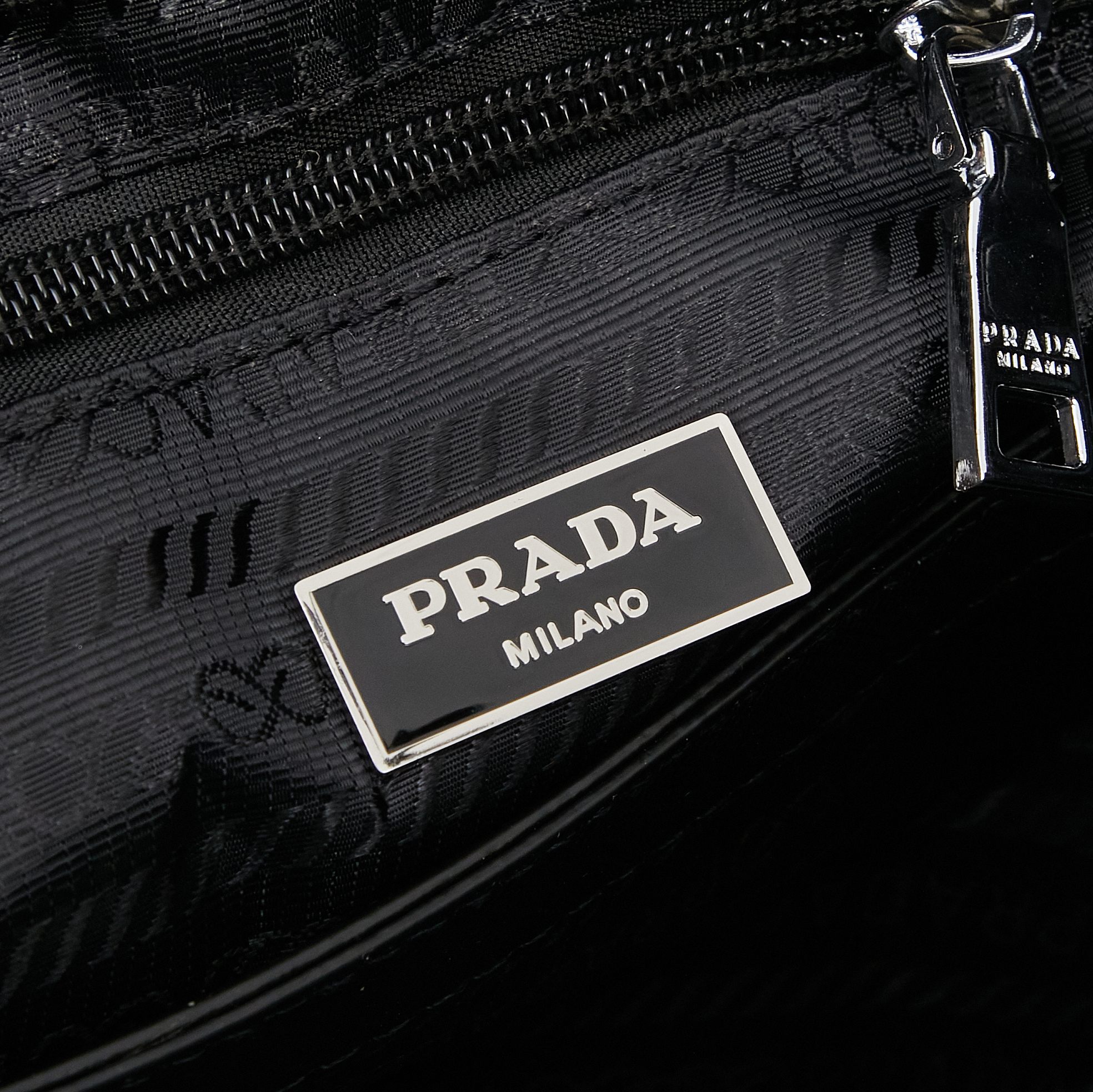 プラダ「Prada」リサイクルナイロン トートバッグ モデル ハンドバッグ