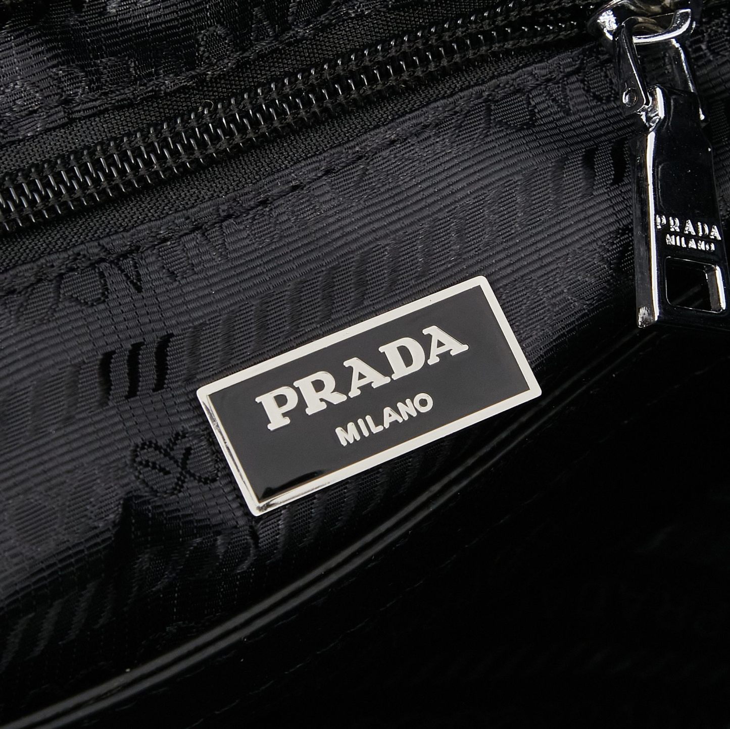 プラダ「Prada」リサイクルナイロン トートバッグ モデル ハンドバッグ