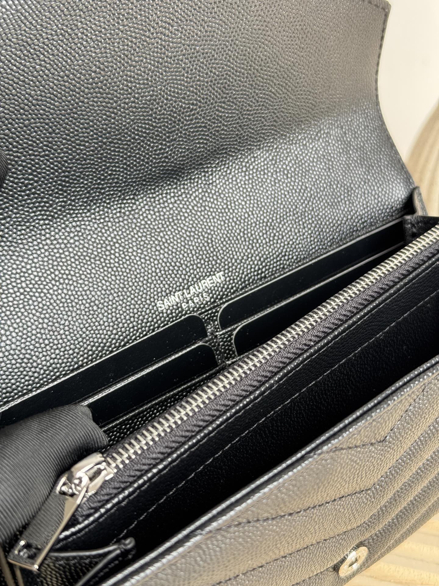 サンローラン「Saint Laurent」カサンドラ ラージウォレット（ラムスキン）