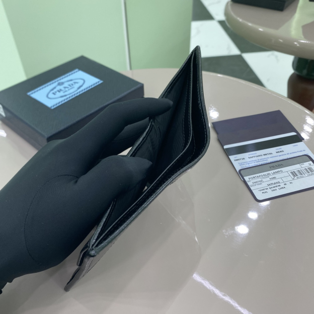 プラダ「Prada」 メンズ コンパクトウォレット