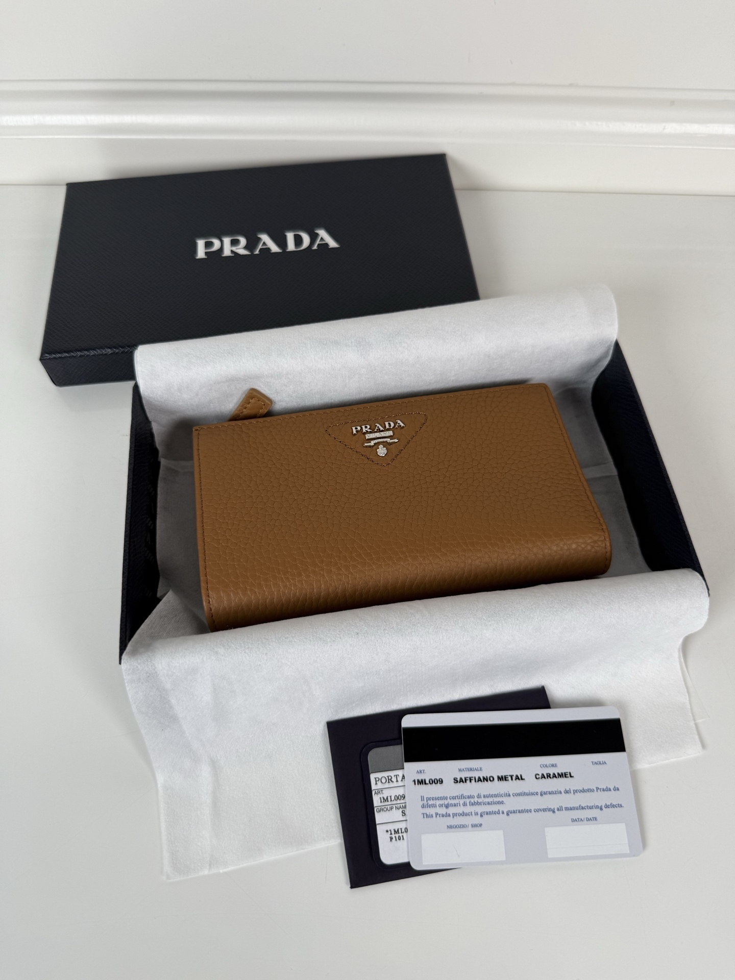 プラダ「Prada」 ロゴプリント スナップウォレット