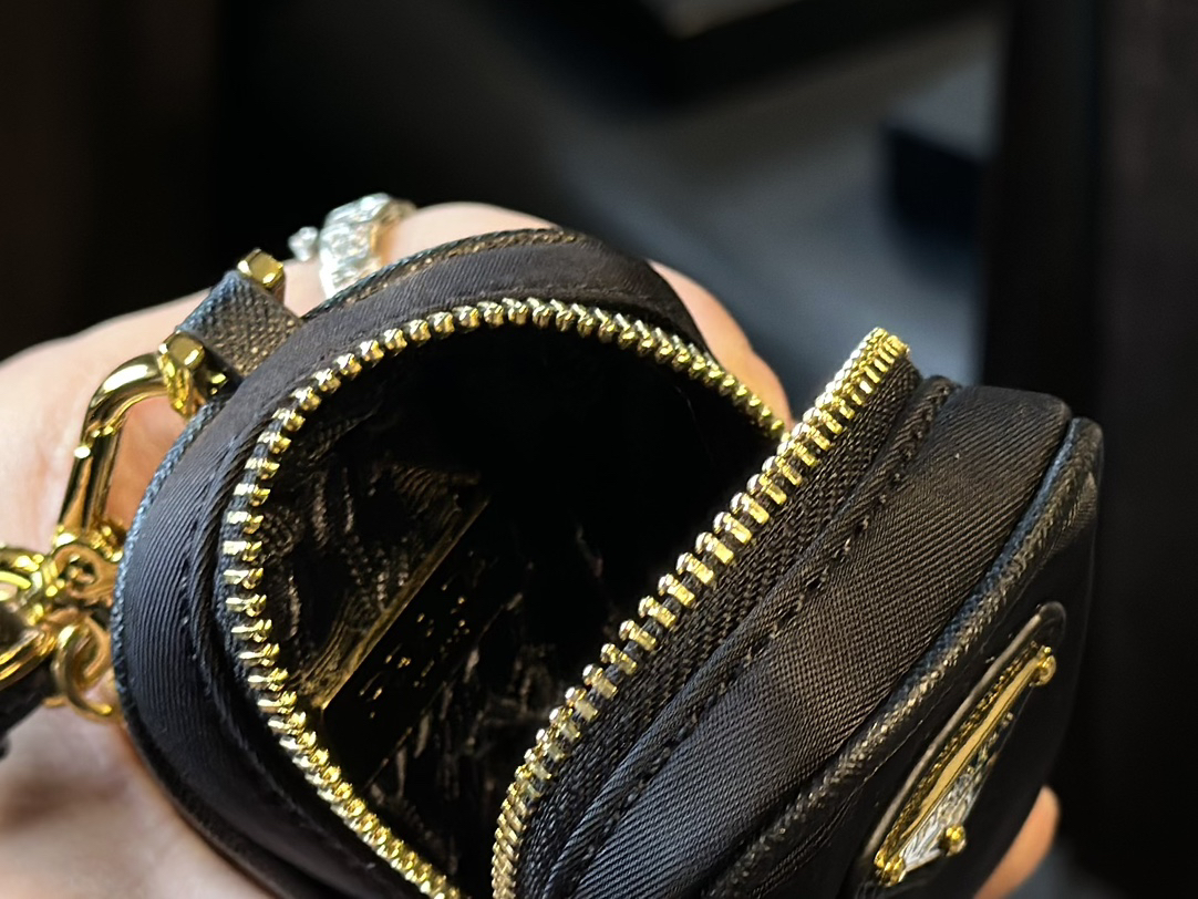 プラダ「Prada」トライアングルロゴ ミニコインケース