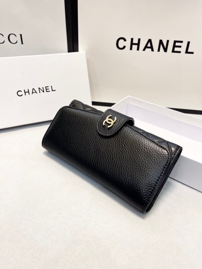 シャネル「Chanel」三つ折りレザーウォレット