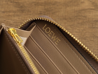 ロエベ「LOEWE」ジッパー付き財布 5色