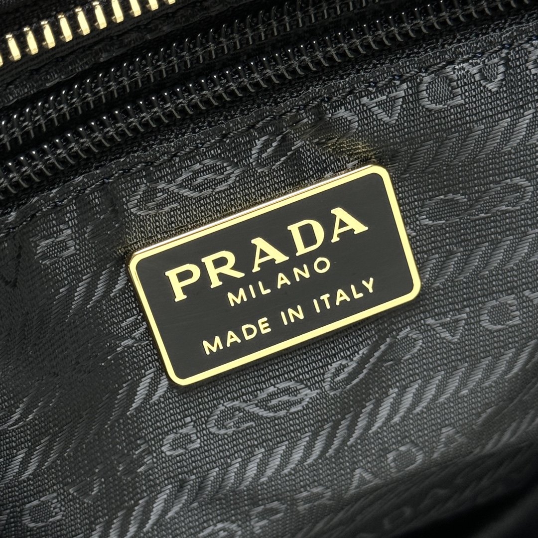 プラダ「Prada」ヴィンテージ チェーンショルダーバッグ