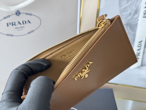 プラダ「Prada」サフィアーノ  カード&コインケース