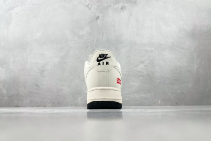 「コラボモデル」Supreme × Nike Air Force 1 Low スニーカー