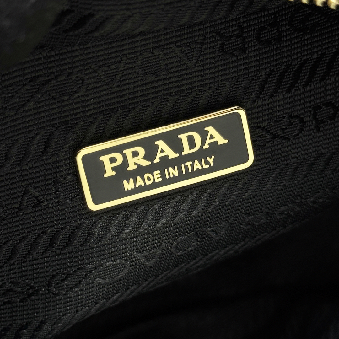 プラダ「Prada」リエディション 1995 オイルドレザートート