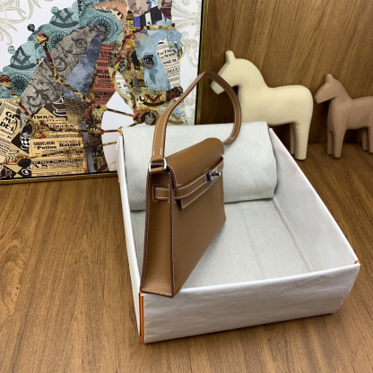 エルメス「Hermès」Kelly Elan 27cm Chèvreレザー アンダーアームバッグ（ゴールドブラウン/シルバーハードウェア）