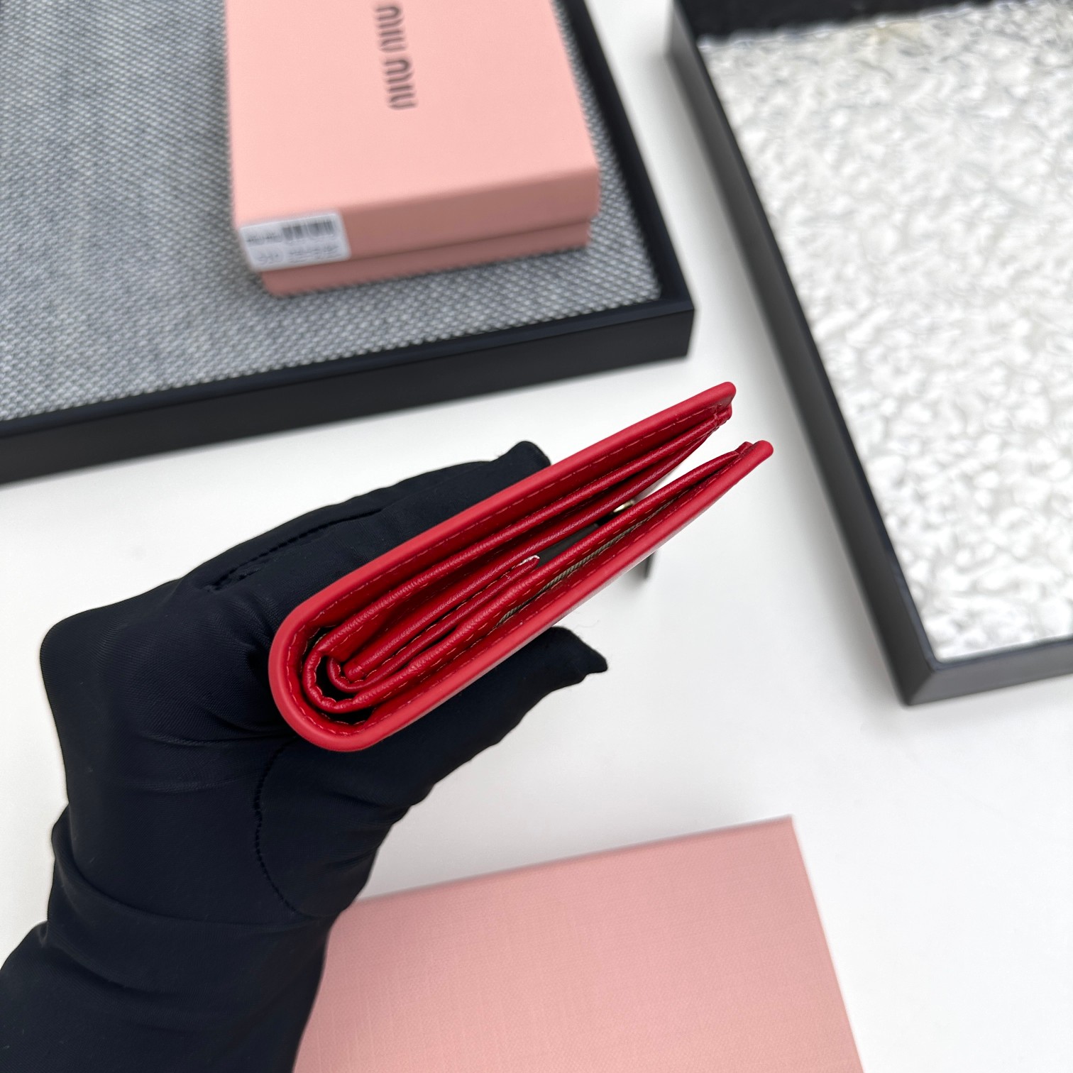 ミュウミュウ「Miu Miu」多機能二つ折りスモールウォレット