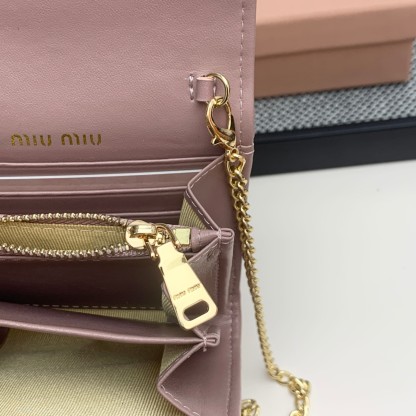 ミュウミュウ「Miu Miu」マテラッセレザー ジップアラウンド 折り財布
