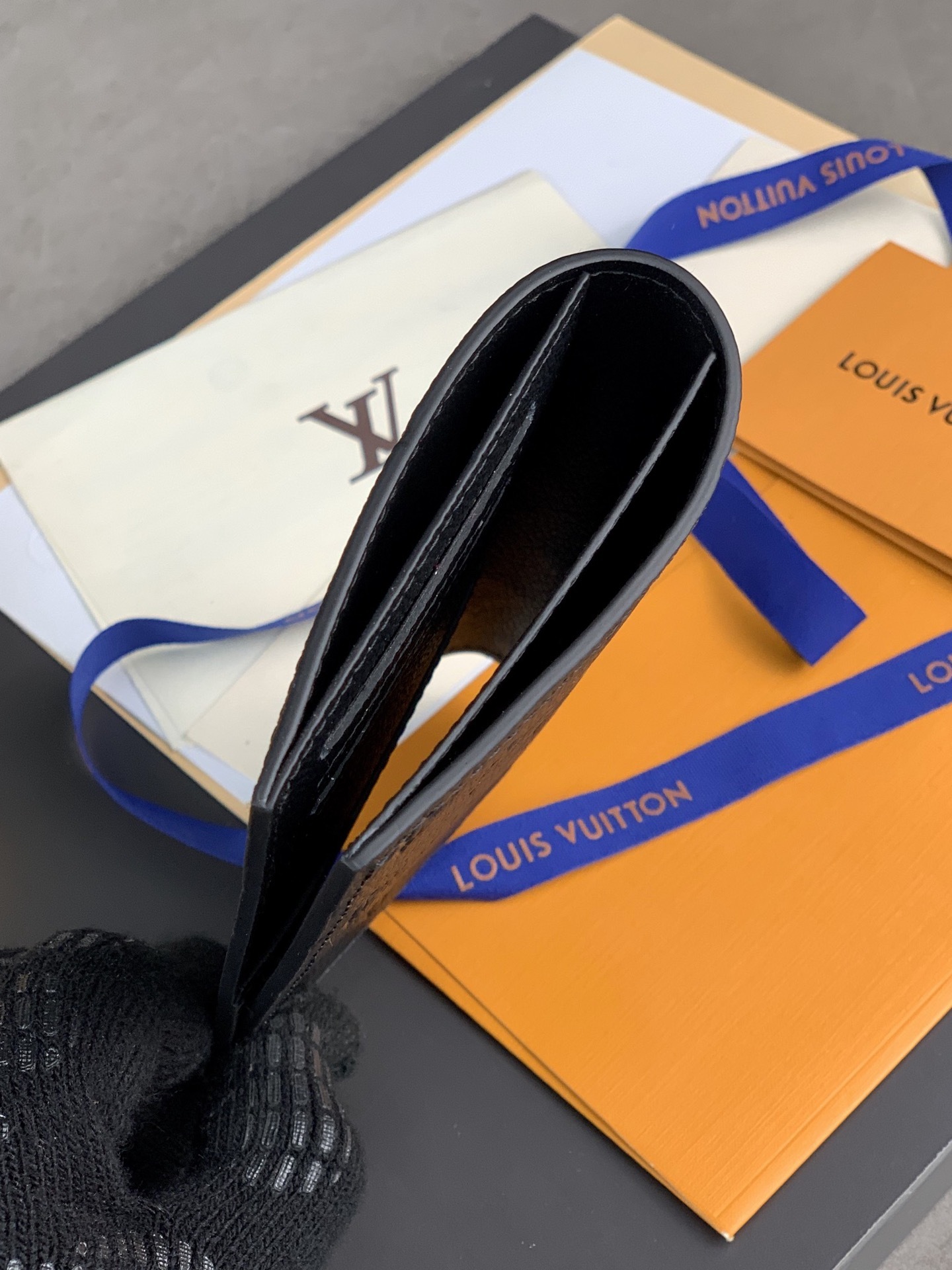 ルイ-ヴィトン(Louis Vuitton) パスポートカバー クーヴェルテュール･パスポール NM