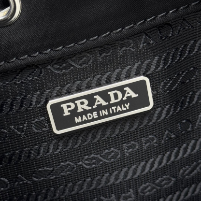 プラダ「Prada」 リベットデザイン バケットバッグ ショルダーバッグ