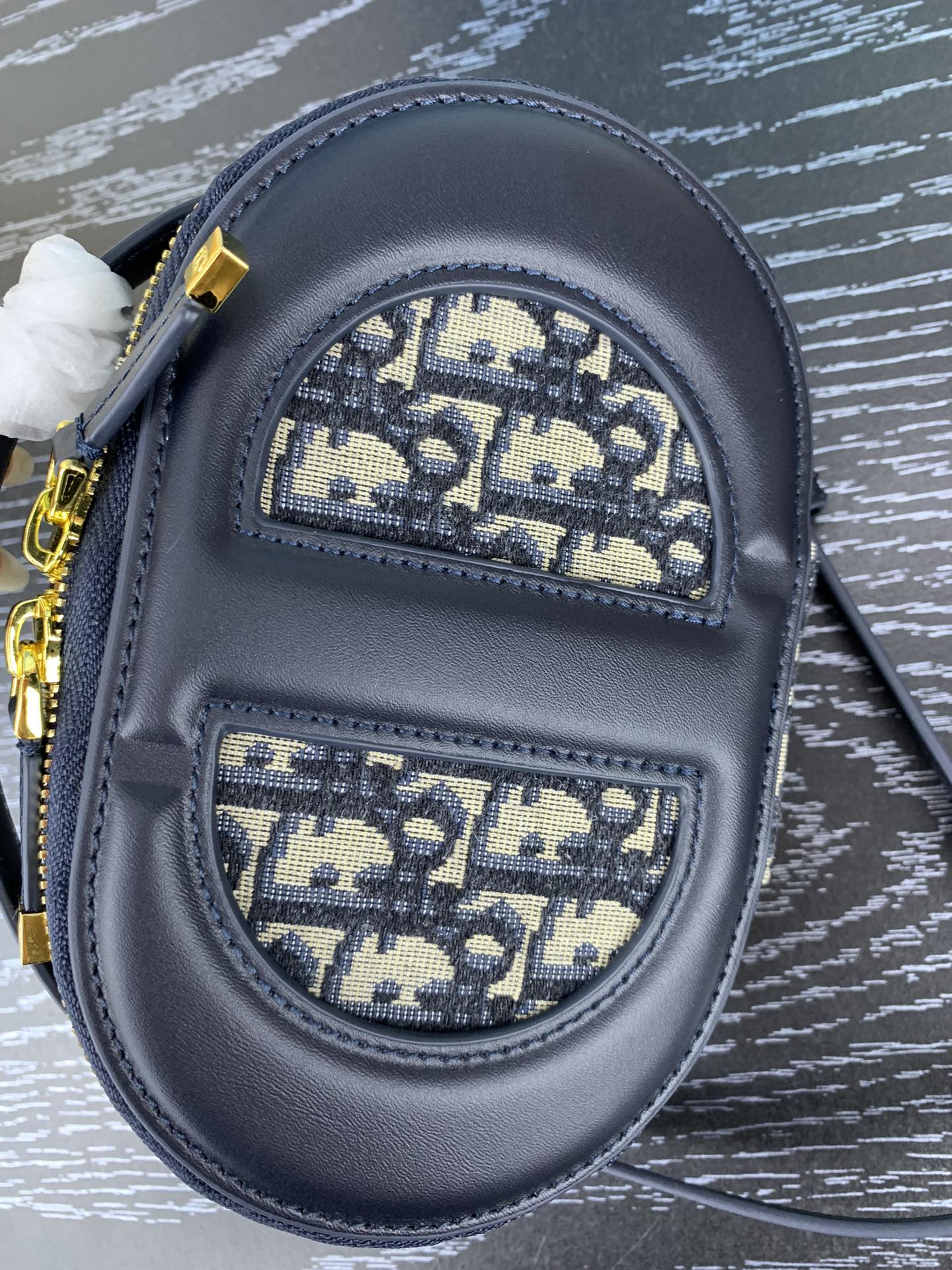 ディオール「Dior」CD Signature エリプスカメラバッグ 2023年秋冬コレクション