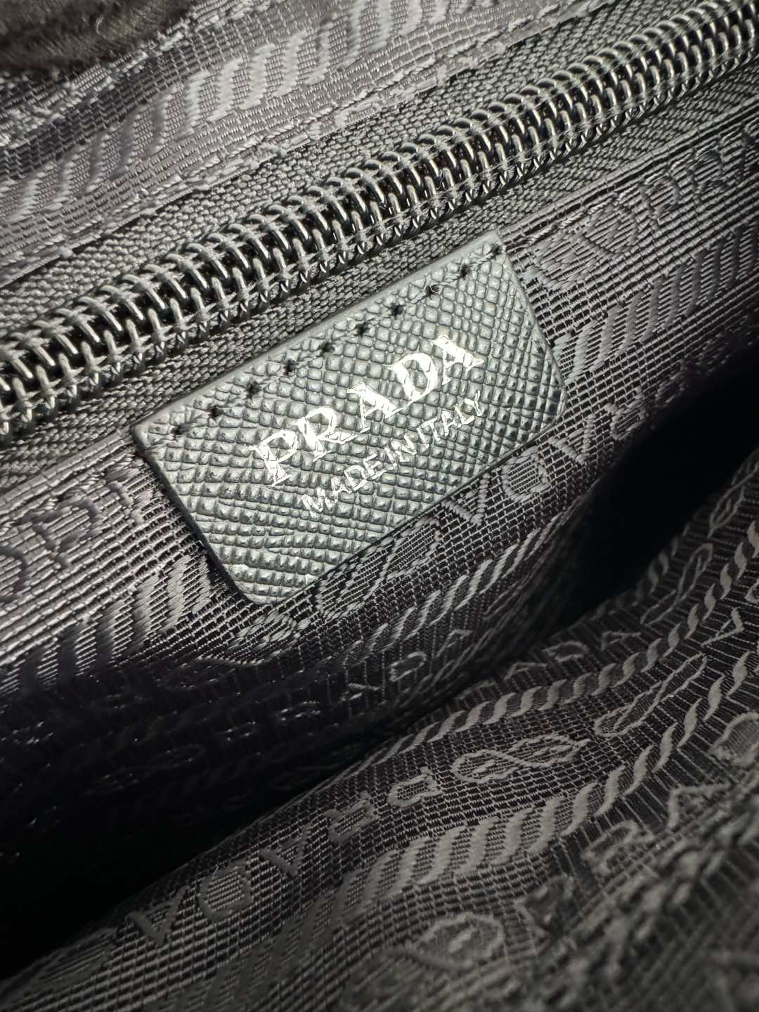 プラダ「Prada」フラップデザイン マルチトート トートバッグ