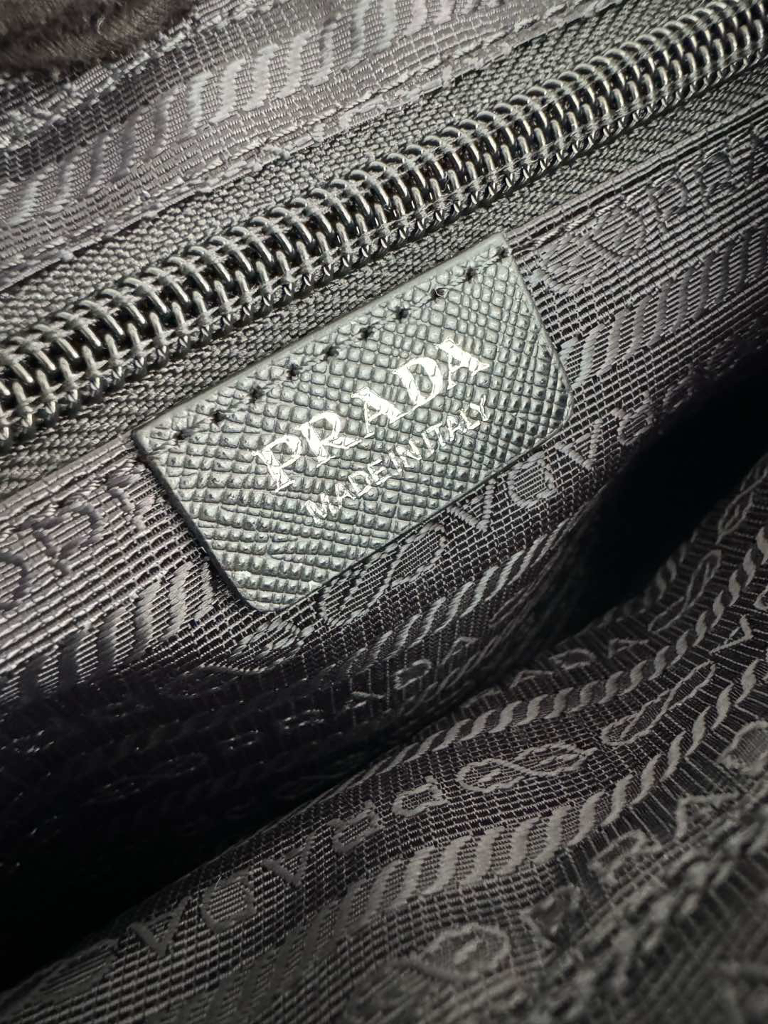 プラダ「Prada」フラップデザイン マルチトート トートバッグ