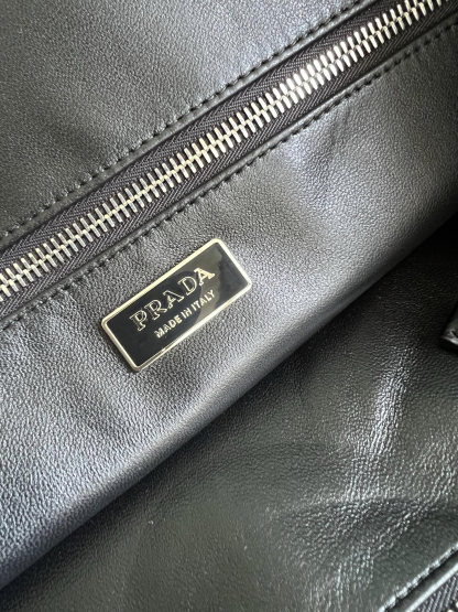 プラダ「Prada」ヴィンテージラムスキン ドレープトート トートバッグ