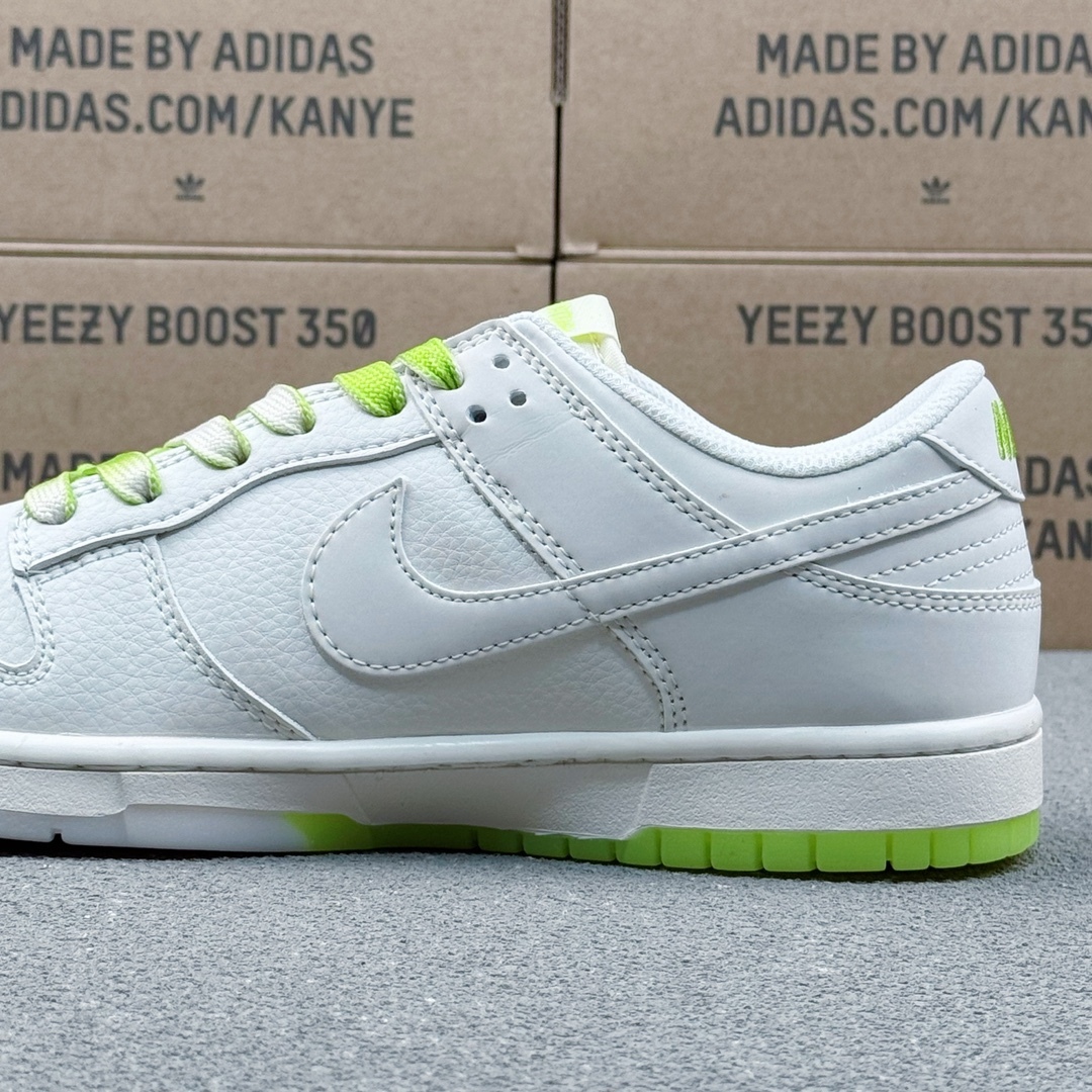 「コラボモデル」Supreme x Nike SB Dunk Low ホワイトグリーン スニーカー
