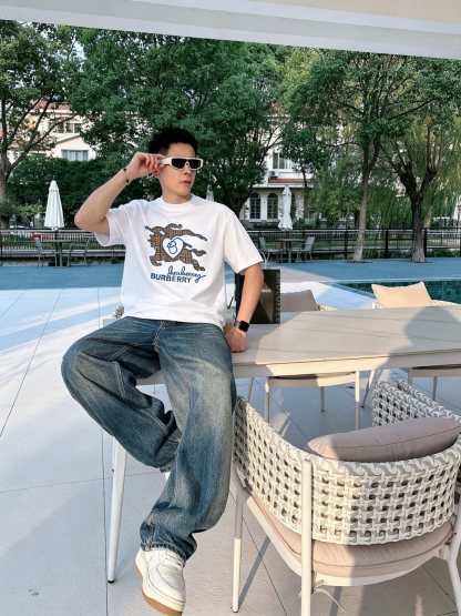 バーバリー「Burberry」ロゴプリントTシャツ / ショートスリーブ クルーネック
