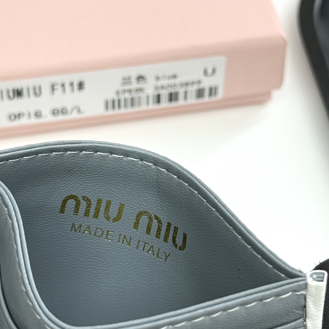 ミュウミュウ「Miu Miu」ミュウミュウ マテラッセ ラムスキン マルチウォレット F11 / コンパクトウォレット.