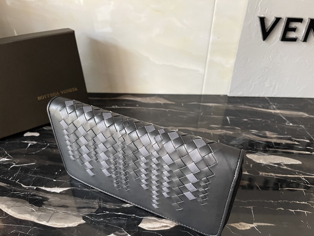 ボッテガ・ヴェネタ「Bottega Veneta」メンズ ザッパー ロング ウォレット