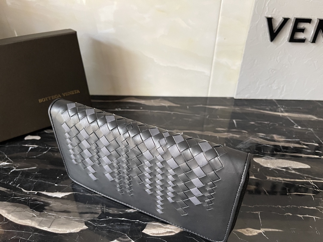 ボッテガ・ヴェネタ「Bottega Veneta」メンズ ザッパー ロング ウォレット