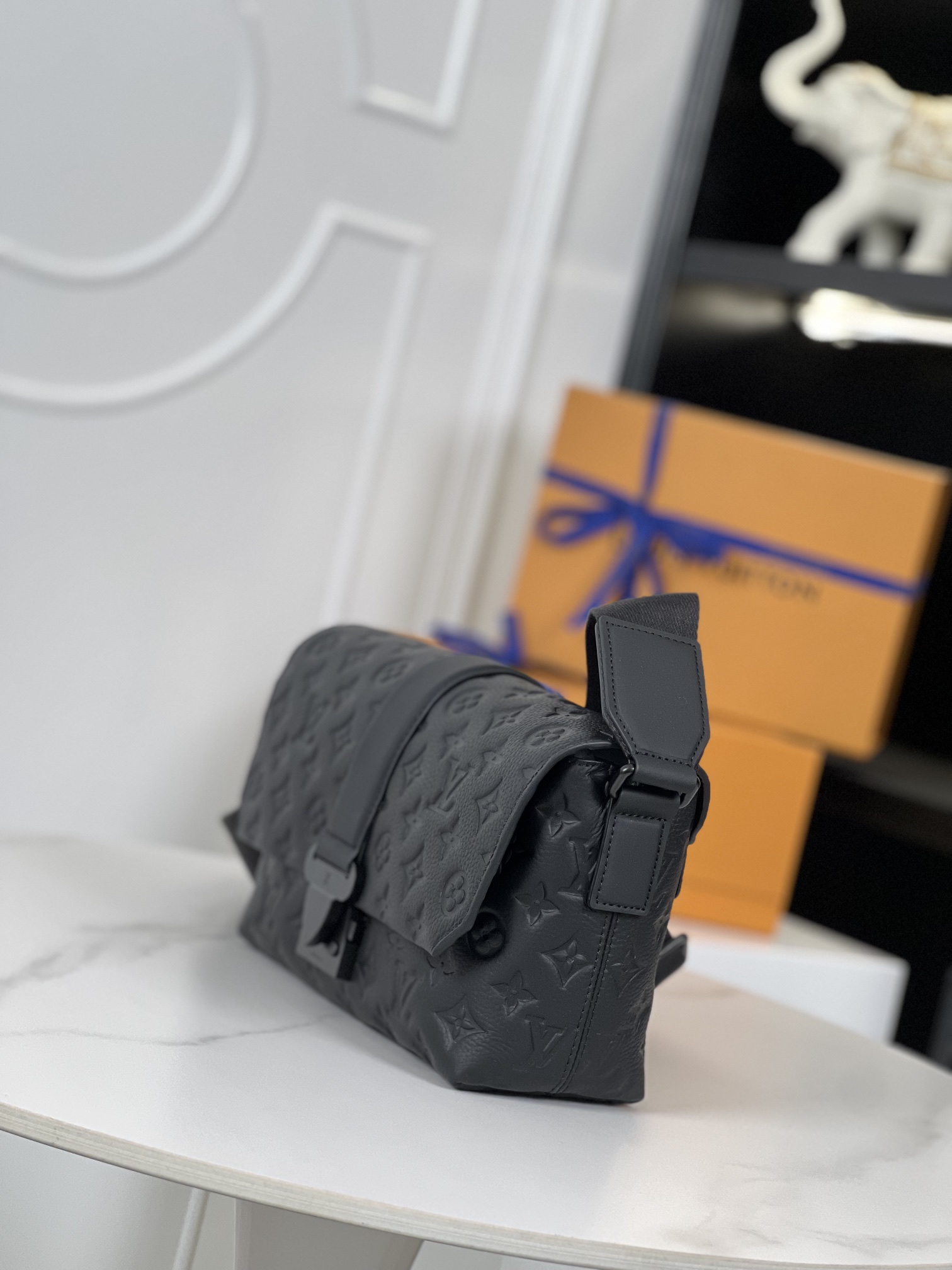 ルイ・ヴィトン「Louis Vuitton」スタイリッシュ メッセンジャーバッグ