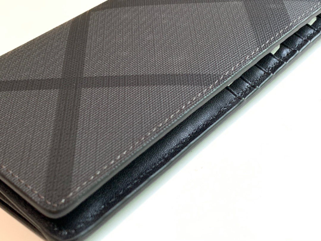 バーバリー「Burberry」London チェック 二つ折り財布