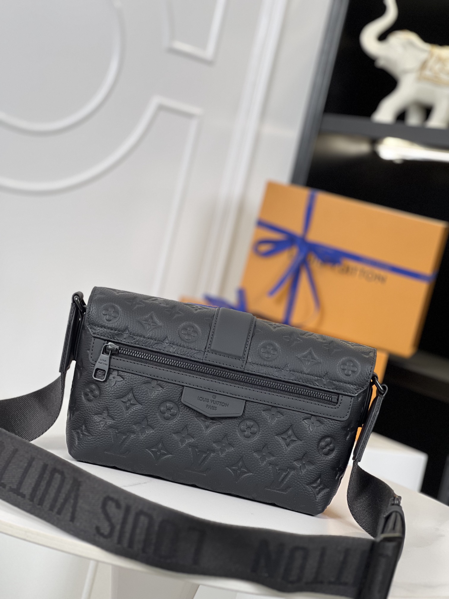 ルイ・ヴィトン「Louis Vuitton」スタイリッシュ メッセンジャーバッグ