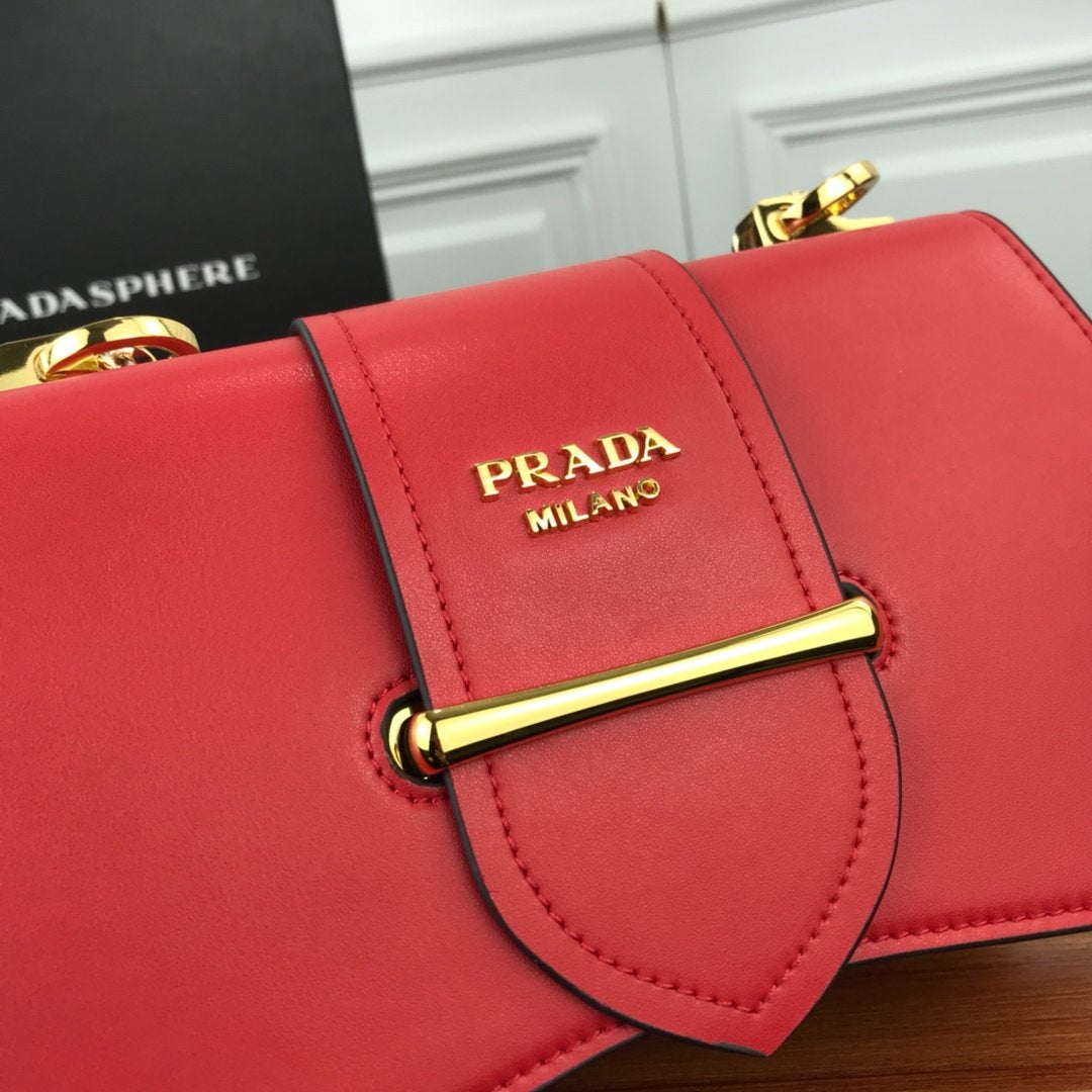 プラダ「Prada」プレイフル チェーンバッグ-ISETAN PRESTIGE CURATED