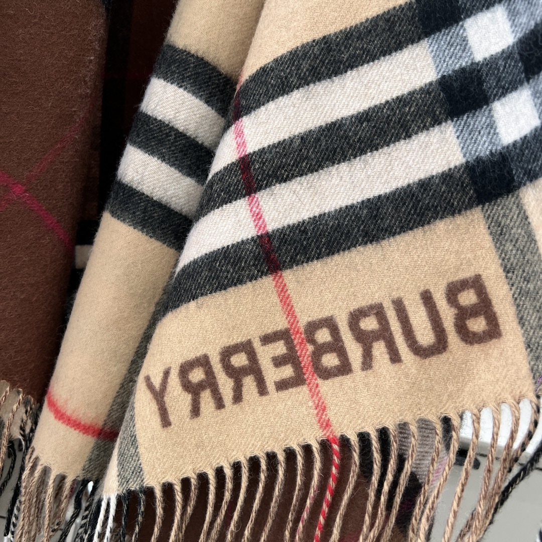バーバリー「Burberry」リバーシブル チェック ウールケープ 137x152cm
