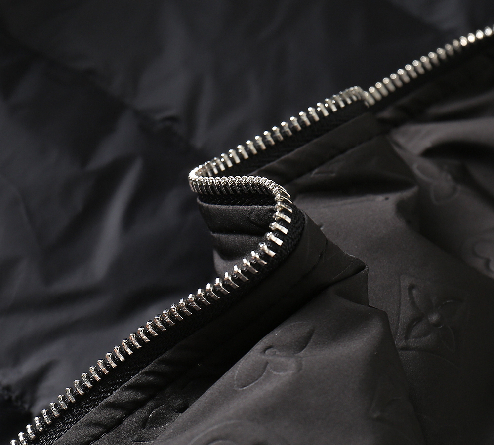 ルイ・ヴィトン「Louis Vuitton」秋冬コレクション ダウンジャケット