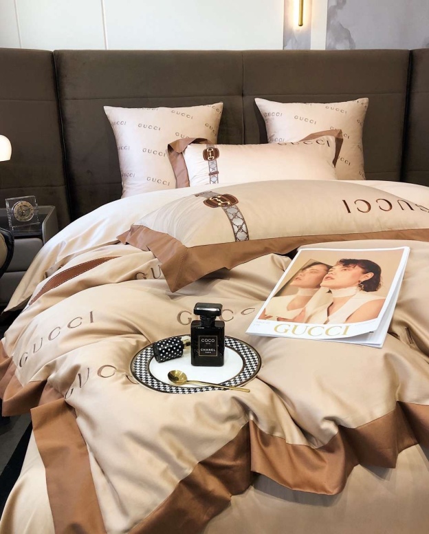 グッチ「Gucci」プレミアムコットン ゴールド＆シルバー刺繍 4点セット