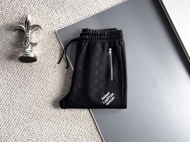 ルイ・ヴィトン「Louis Vuitton」2025秋冬 メンズ スポーツウェア セットアップ