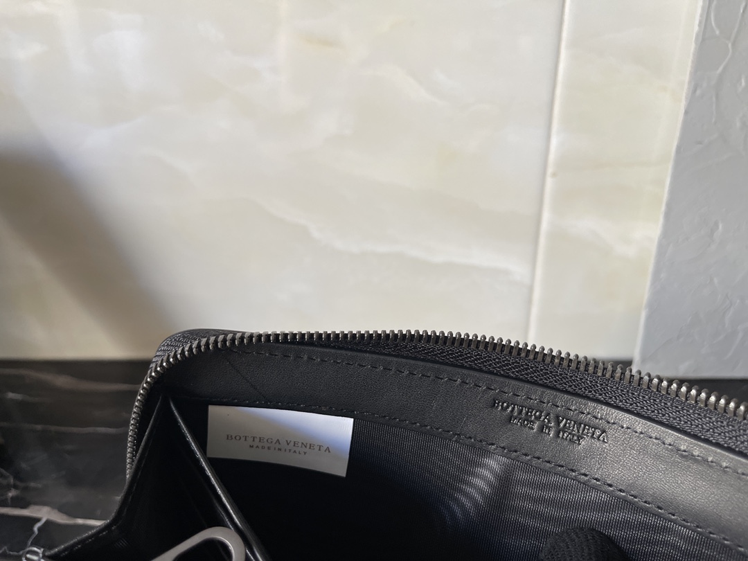 ボッテガ・ヴェネタ「Bottega Veneta」イントレチャート ザッパー ウォレット