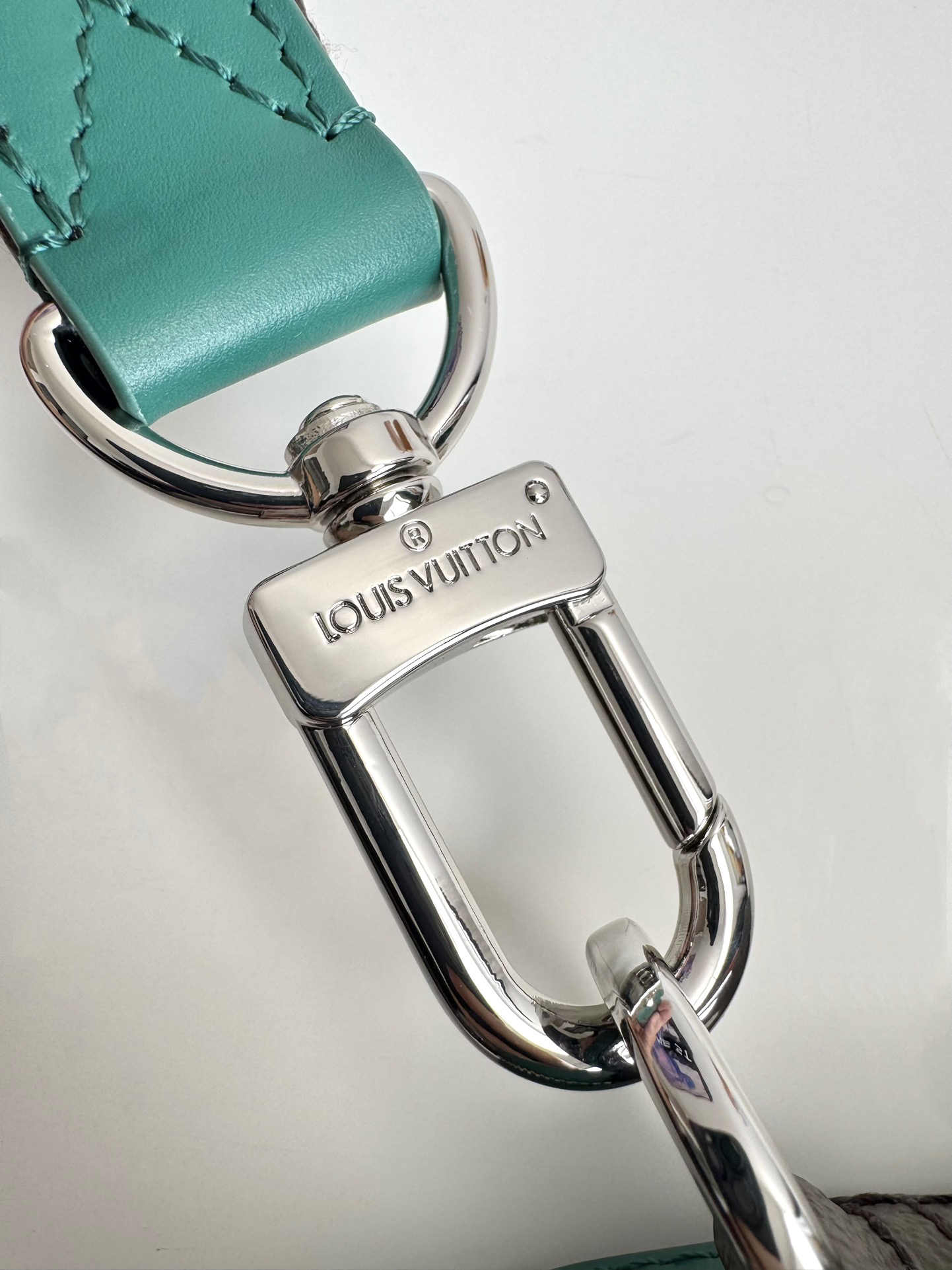 ルイ・ヴィトン「Louis Vuitton」スタイリッシュ メッセンジャーバッグ