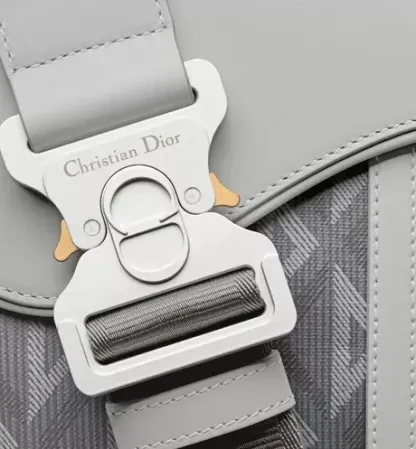 ディオール「Dior」 新作 SADDLE バッグ