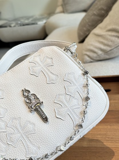 クロムハーツ「Chrome Hearts」十字架のショルダーバッグ